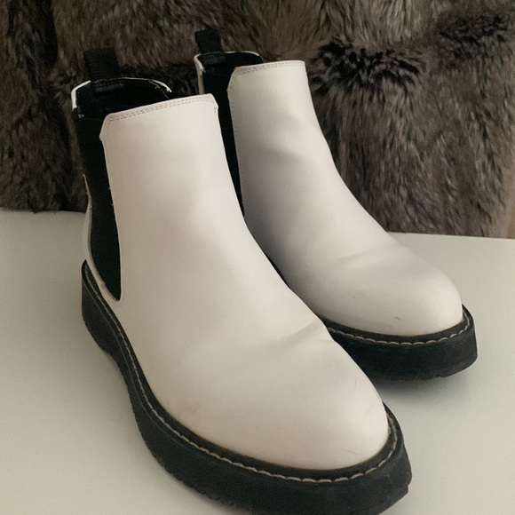 White Chelsea boots - Picture 1 of 5